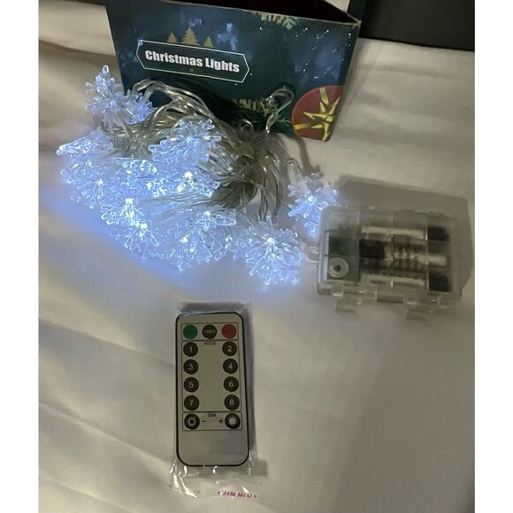 2 NIB Christmas 40 Snowflakes Remote Control LED Lights Cool White  Clear Wire - Picture 2 of 8